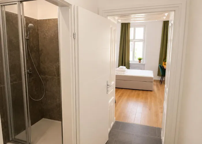 New Near Hauptbahnhof & Kingsize Bed Відень