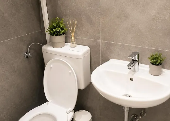 New Near Hauptbahnhof & Kingsize Bed Відень