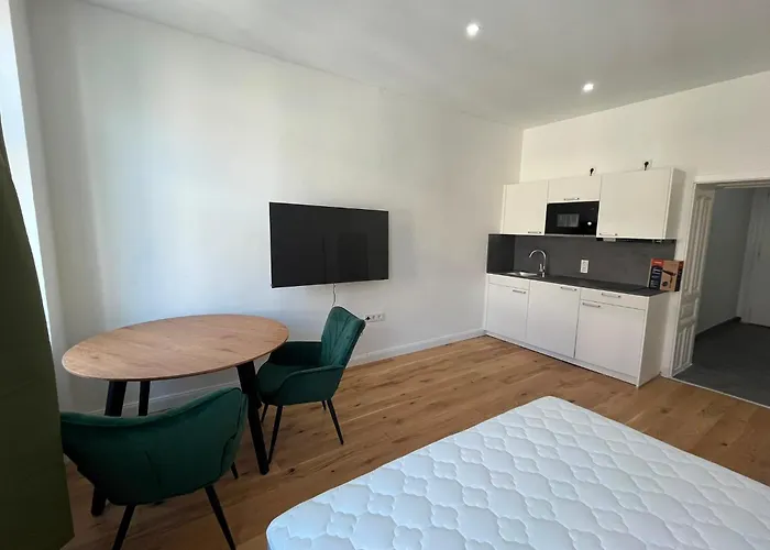 New Near Hauptbahnhof & Kingsize Bed Апартаменти